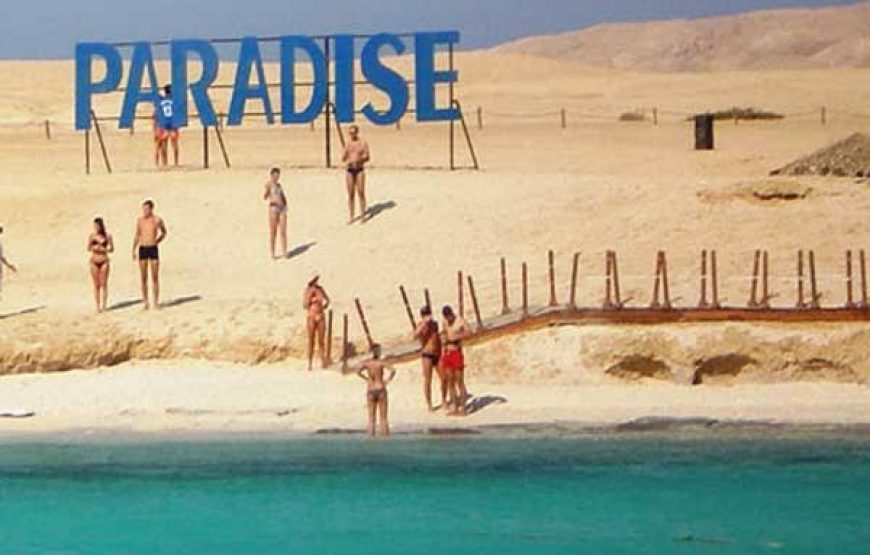 Snorkeling in Paradise Island