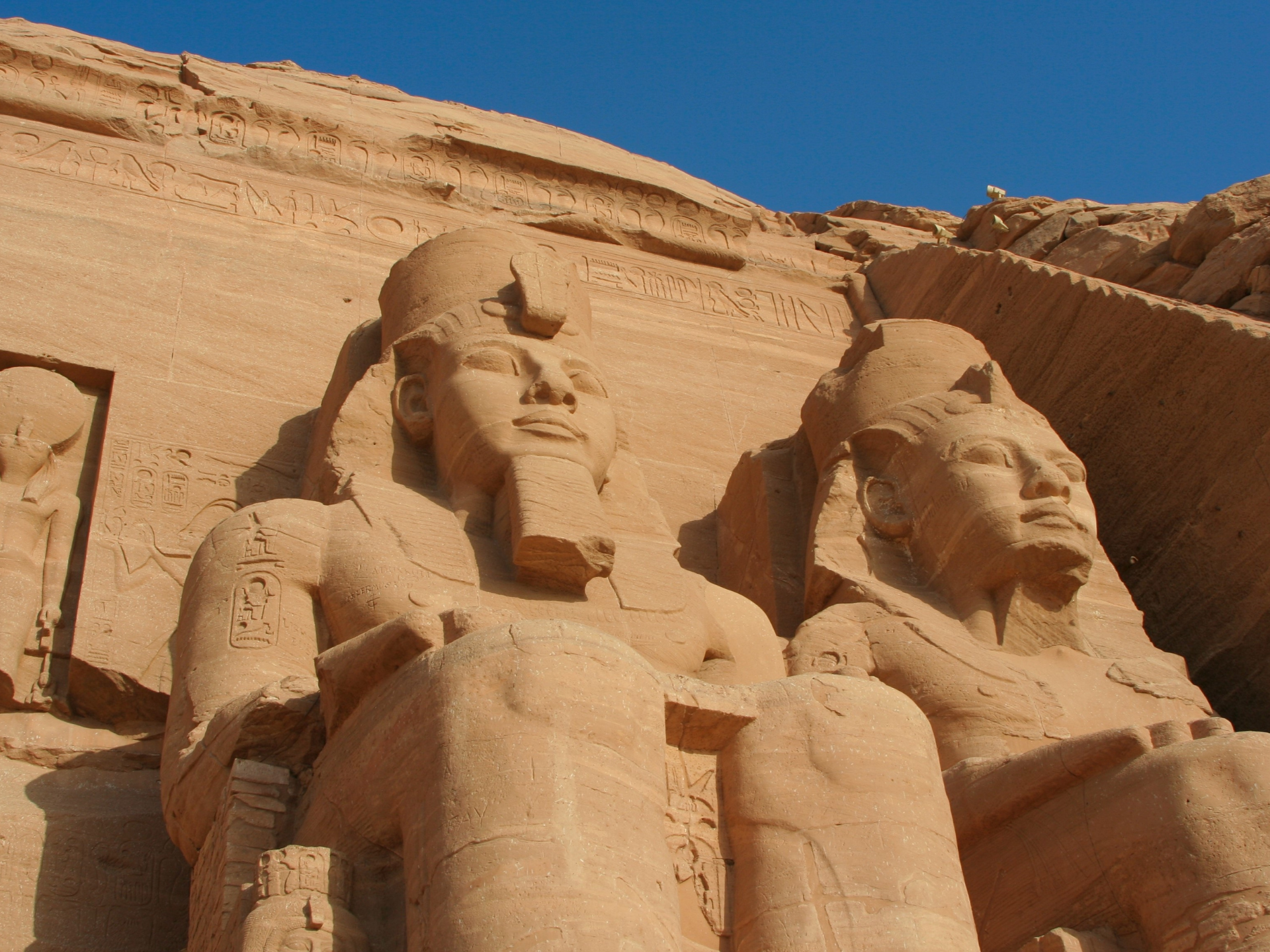 تحويل من الغردقة إلى أسوان hurghada to aswan transfer